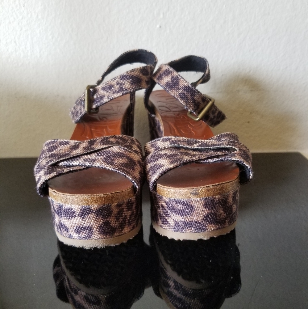 Maj Pole leopard print wedges